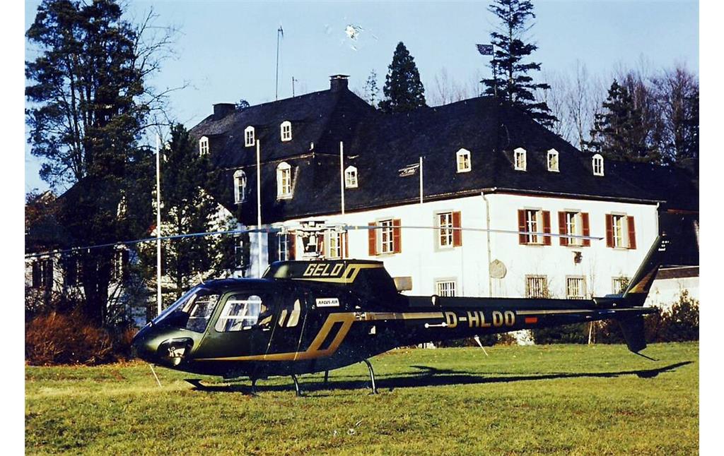 Hubschrauber Bell 206 des Unternehmers und Motorsport-Teamchefs des "GELO Racing Teams" Georg Loos (um 1980).