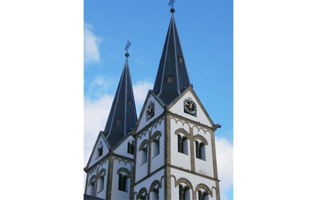 Die markanten Spitzhelmtürme der St. Severus-Kirche in Boppard am Rhein (2014)