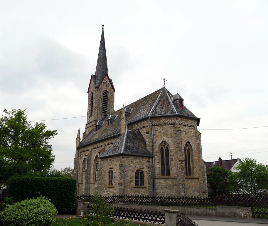 Evangelische Gustav-Adolf-Kirche in Dörrebach, Ansicht von Südosten (2016).