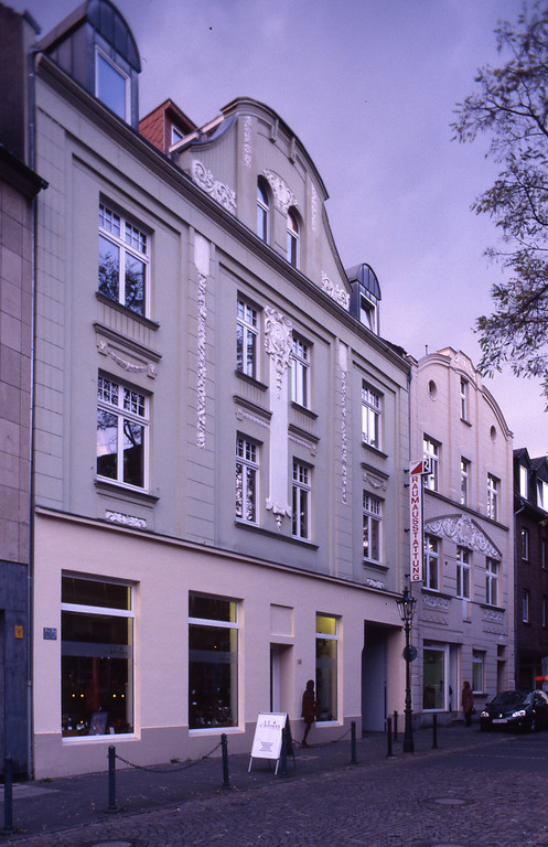 Blick in die Gräulinger Straße, Gräulinger Straße 18, Denkmalbereich Düsseldorf-Gerresheim (2008)