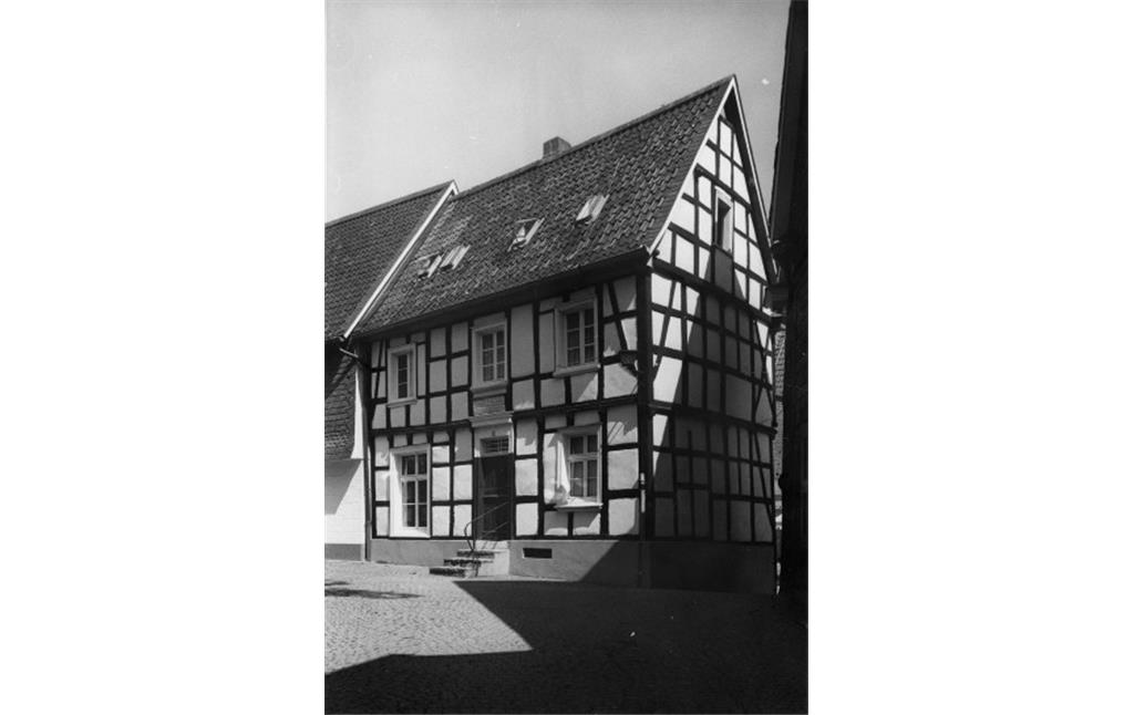Wohn- und Geschäftshaus Op der Trapp, Kirchplatz 2 in Wülfrath (1978)