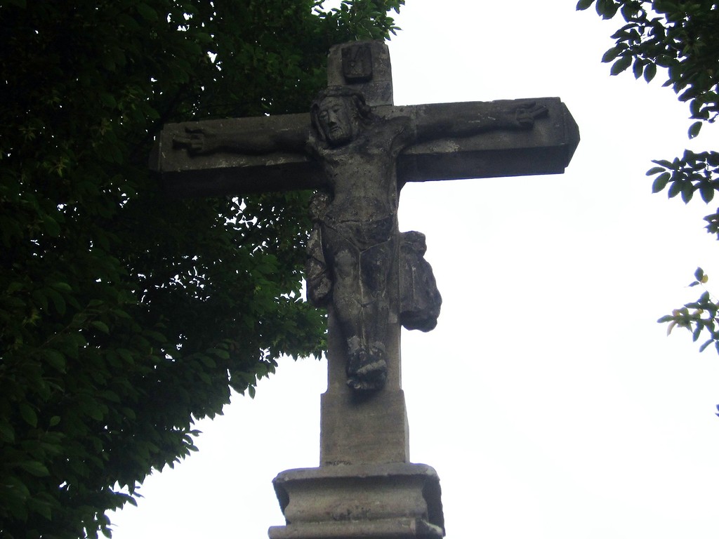 Christusfigur am Kreuz an der Ecke Ritterstraße / Bachstraße in Efferen (2013).