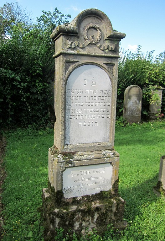 Grabstein auf dem jüdischen Friedhof in Wevelinghoven (2014)