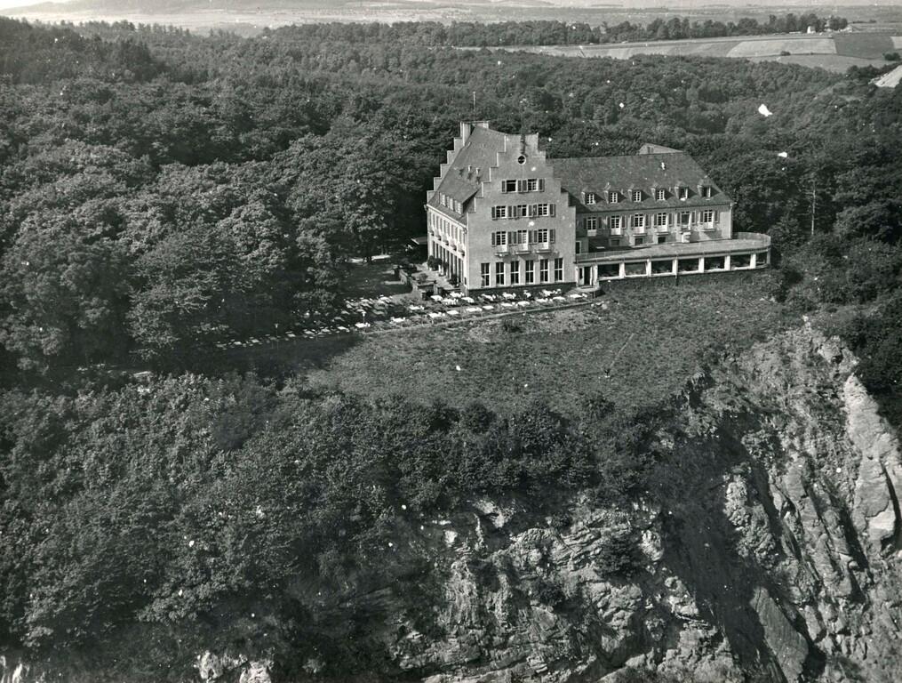 Berghotel Rittersturz. Ansicht von Südosten (1964)