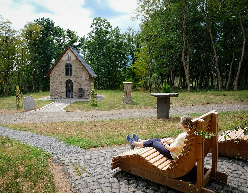 Die Kapelle "Allebrauns Heiligenhäuschen" westlich von Naunheim nach ihrer Renovierung (Juli 2022).