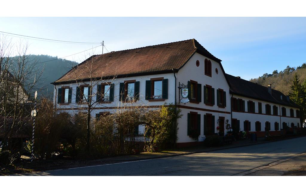 Der Sankt Germanshof in Bobenthal von der Landstraße L 478 aus gesehen (2019)