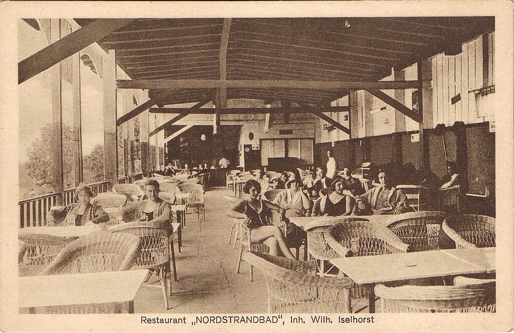 Riehler Schwimmbäder: historische Fotopostkarte "Schwimm-Licht-Luft-Sonnenbad Köln-Riehl" aus dem Jahr 1926.