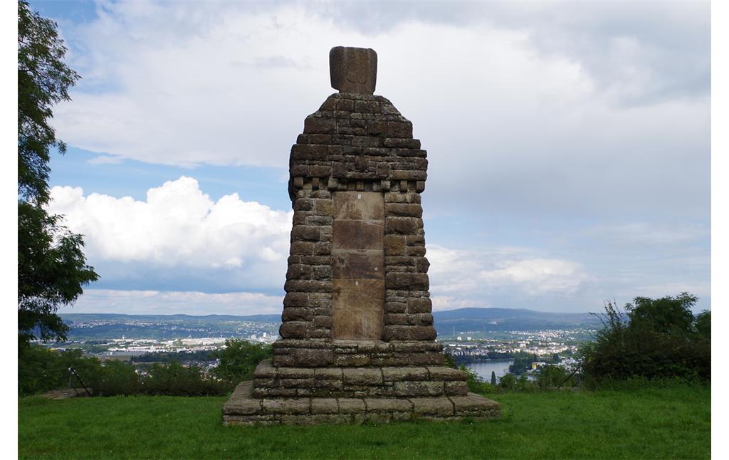 Metternicher Eule auf dem Koblenzer Kimmelberg (Kriegerdenkmal Metternich), rückwärtige Ansicht (2014)