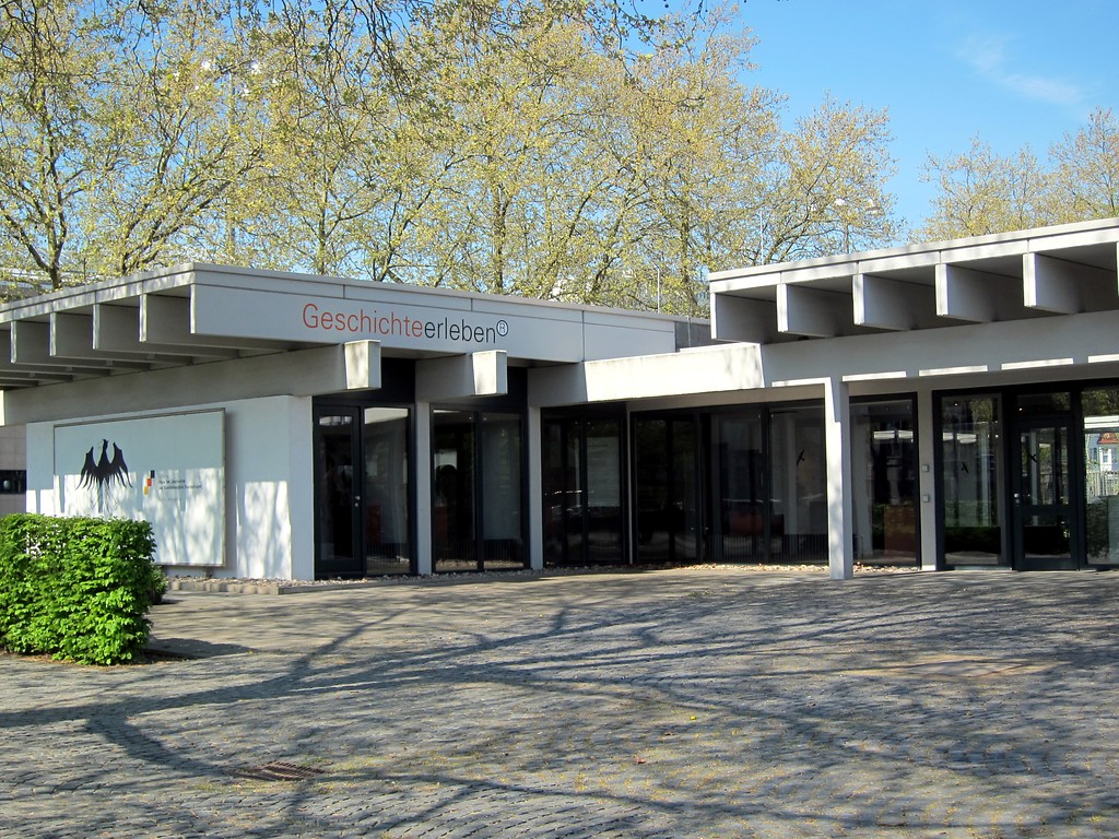 Pavillon Ecke Willy-Brandt-Allee / Welckerstraße im Bonner Regierungsviertel (2015).