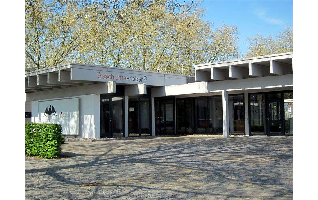 Pavillon Ecke Willy-Brandt-Allee / Welckerstraße im Bonner Regierungsviertel (2015).