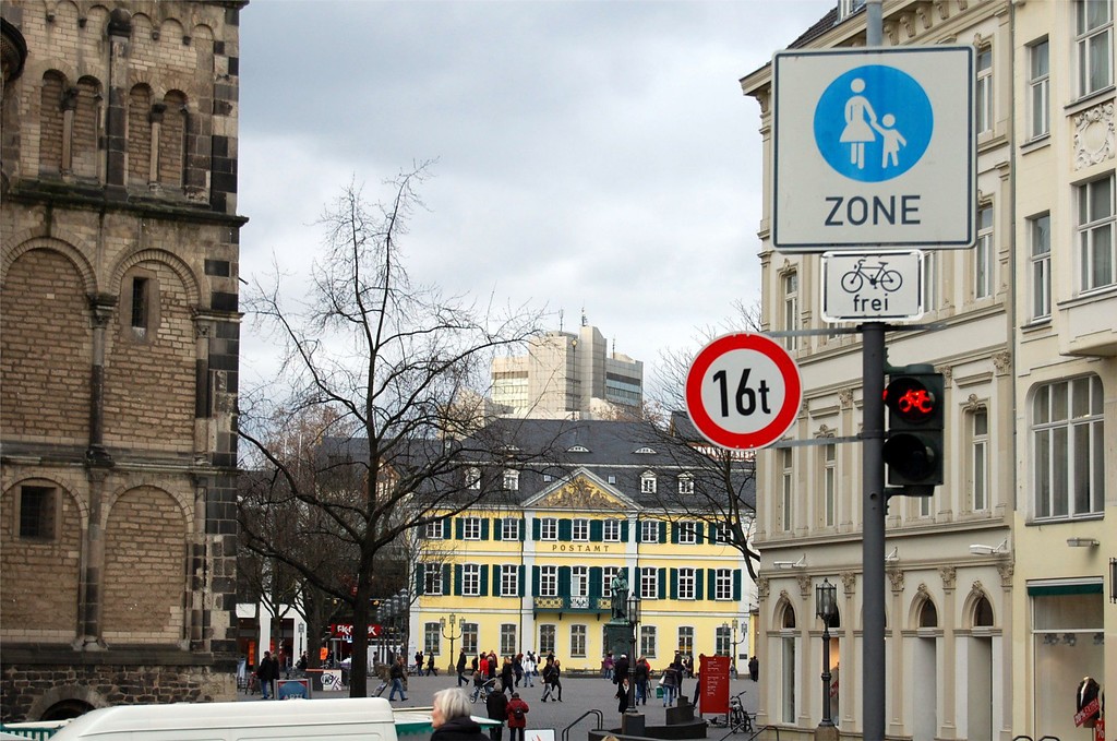 Neues Stadthaus und alte Bonner Post, Blick über den Münsterplatz (2012)