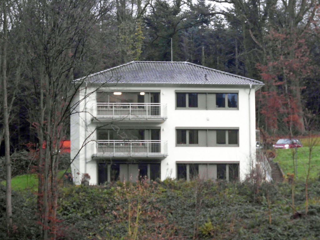 Das nach dem Präsidenten des Deutschen Fußballbunds von 1992-2001 benannte Egidius-Braun Stiftungshaus, ehemaliges Personalhaus (2014)