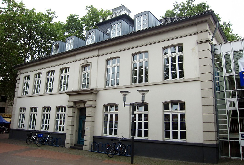 Gebäude der Frechener Volkshochschule in der Hauptstraße (2013).