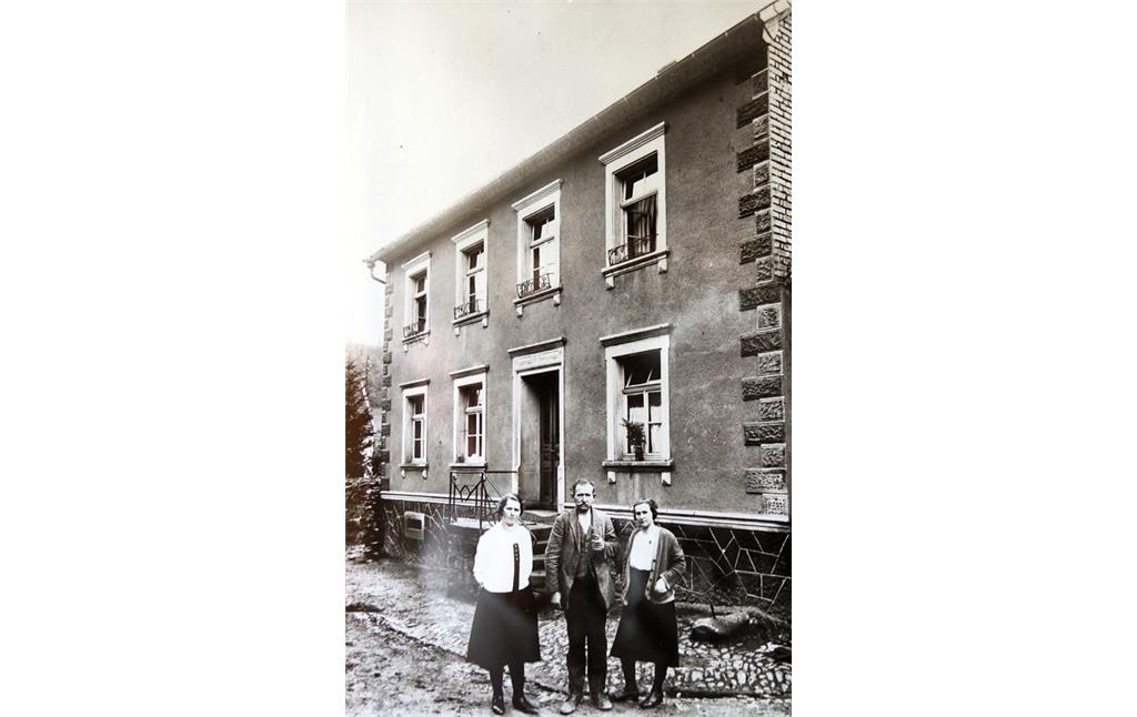 Foto aus den 1950er Jahren des alten Bauernhauses "Päleshaus" in Nonnweiler-Kastel
