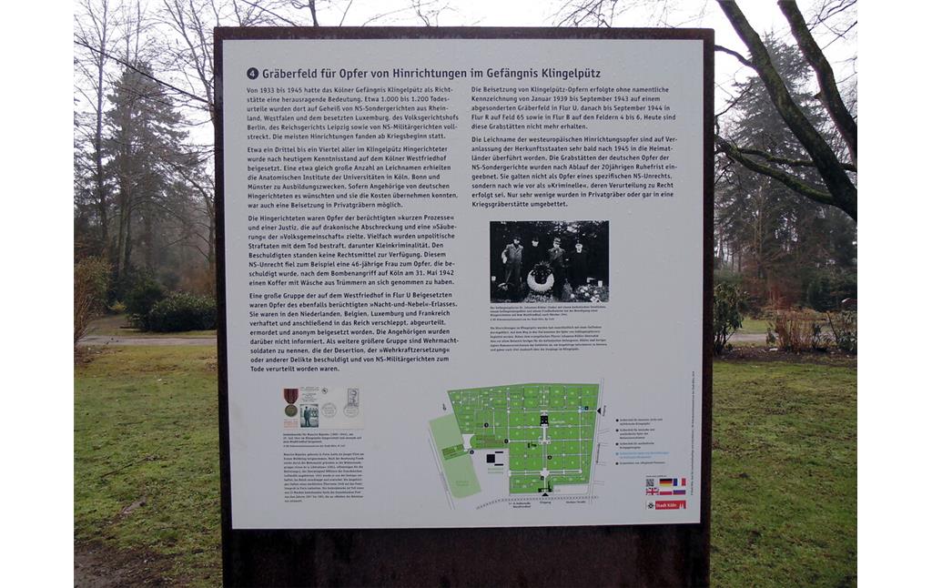 Die Informationstafel des NS-DOK am ehemaligen Gräberfeld für Opfer von Hinrichtungen im Gefängnis Klingelpütz auf dem Westfriedhof in Köln-Vogelsang (2021).
