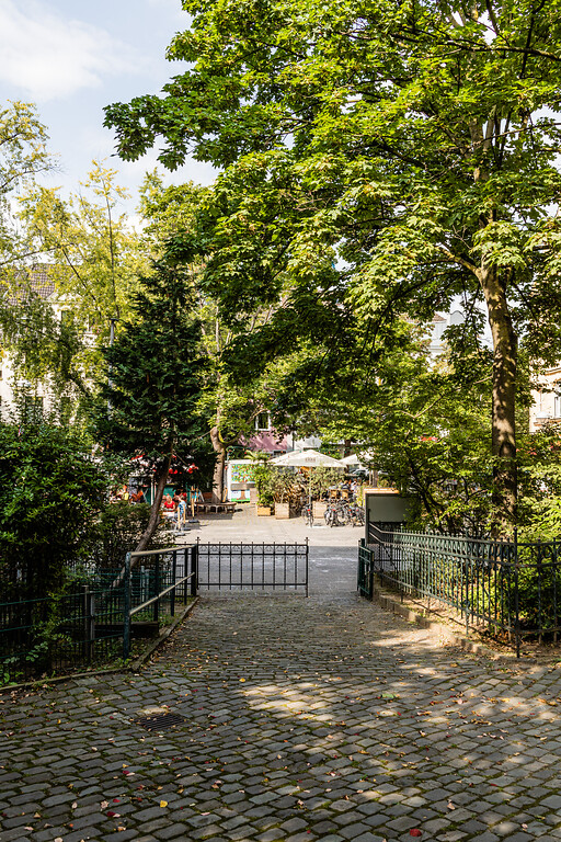 Blick auf den Schillplatz von der Kirche Sankt Heinrich und Kunigund aus (2021)