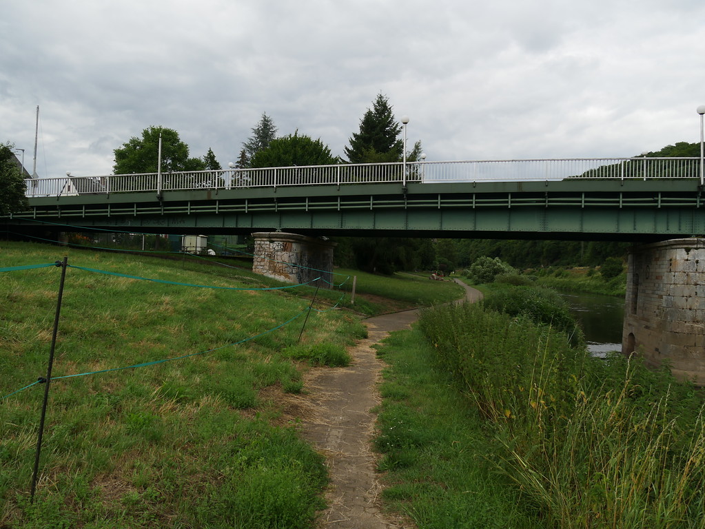 Nordseite der Straßenbrücke in Villmar-Aumenau (2017)