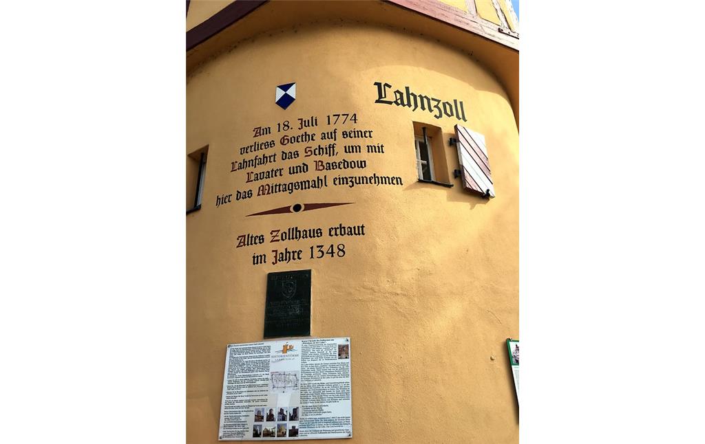 Inschrift an der Außenwand des Alten Zollhauses an der Lahn in Niederlahnstein (2016).