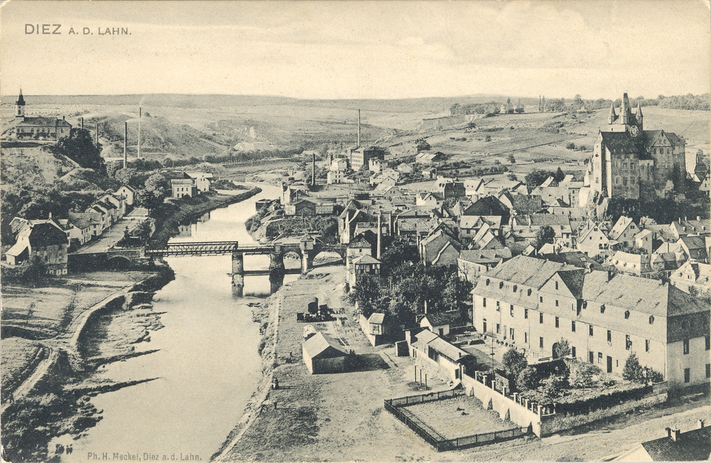 Historische Postkarte mit Blick auf die Altstadt Diez, das Grafenschloss, die Lahn und die Alte Lahnbrücke (gelaufen um 1900)