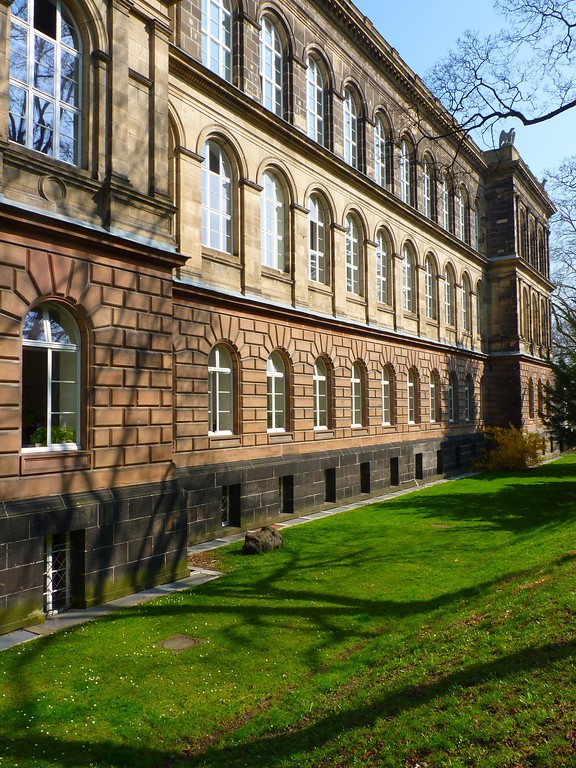 Rückseite des Hauptgebäudes der RWTH Aachen (2011)