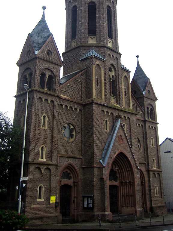 Der untere Teil des Torsos der Roisdorfer Sebastiankirche (2013).