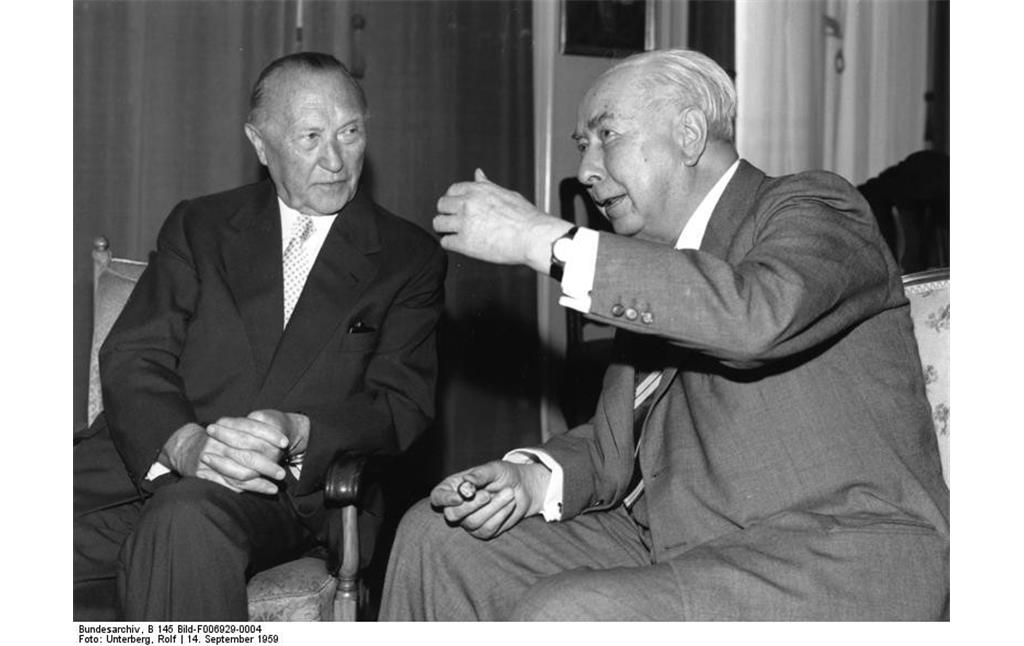 Altbundespräsident Theodor Heuss und Bundeskanzler Konrad Adenauer am 14.9.1959, zwei Tage nach der Verabschiedung Heuss' als Bundespräsident.