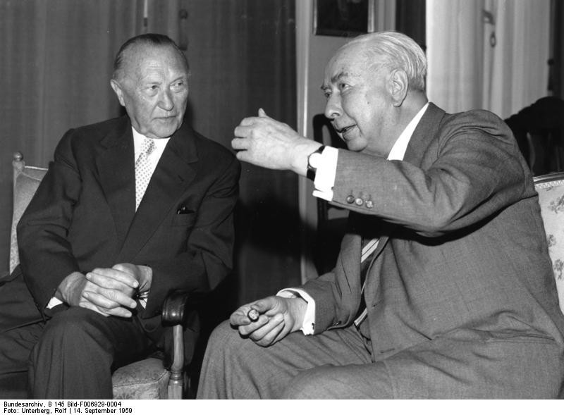Altbundespräsident Theodor Heuss und Bundeskanzler Konrad Adenauer am 14.9.1959, zwei Tage nach der Verabschiedung Heuss' als Bundespräsident.