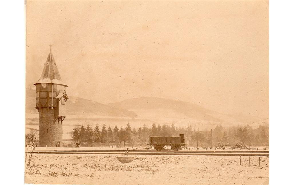 Bahnhof Münstereifel, Blick nach Osten über die Bahnanlage und den Wasserturm (1911).