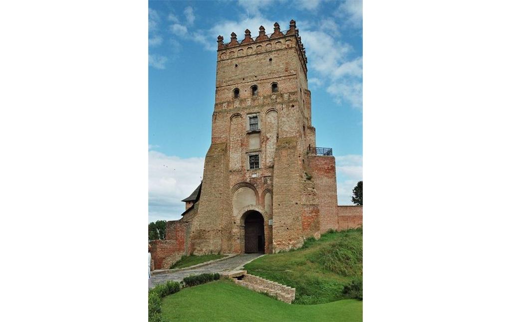 Entrance (Lyubart's) Tower and castle bridge