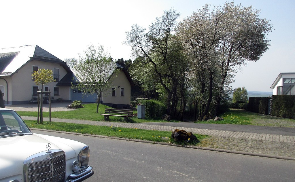 Der Zugangsweg zum jüdischen Friedhof Lutzerath von der Römerstraße aus (2018).
