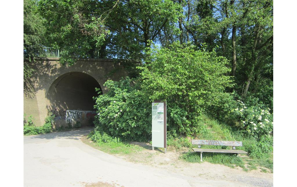 Informationstafel an der Brücke bei Grevenbroich-Hülchrath (2014)