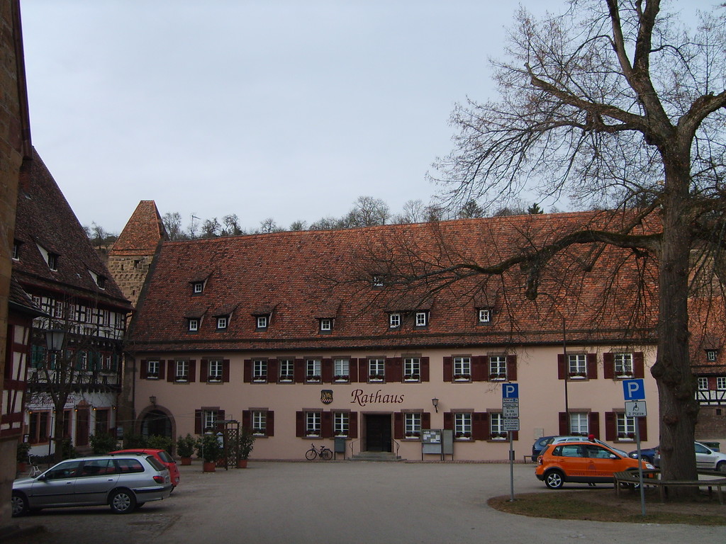 Ehemaliger Klosterhof des Klosters Maulbronn, in dem heute das Rathaus untergebracht ist (2013)