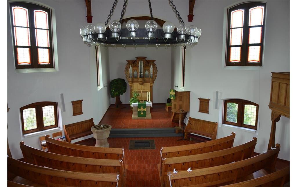 Blick von der Empore in den Innenraum der Evangelischen Kirche in Hottenbach (2021)