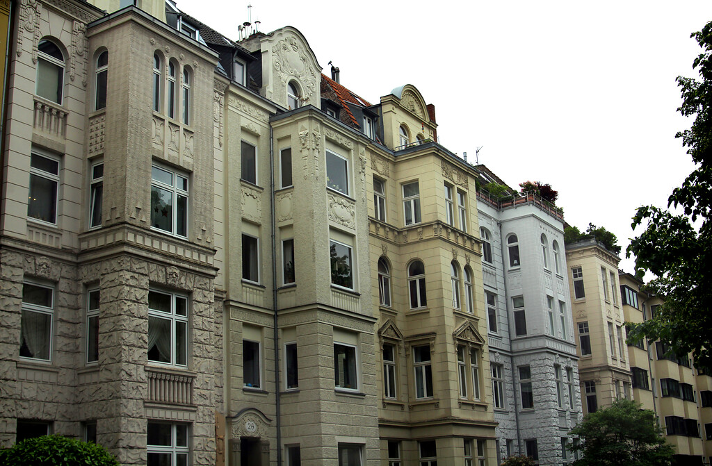 Häuserreihe in der Blumenthalstraße im Agnesviertel (2021)