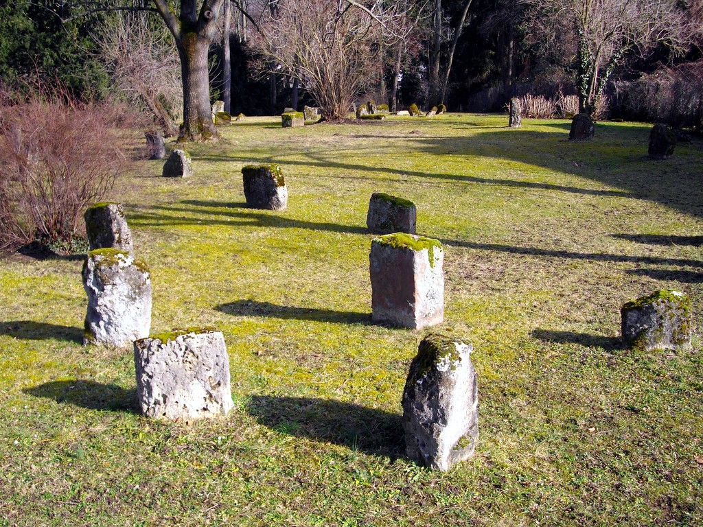 Grabsteine auf dem Denkmalfriedhof am "Judensand" in Mainz (2015)