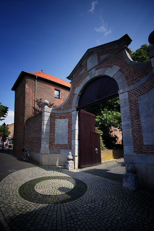 Eingangstor zum Kreuzherrenkloster in Wegberg (2011).