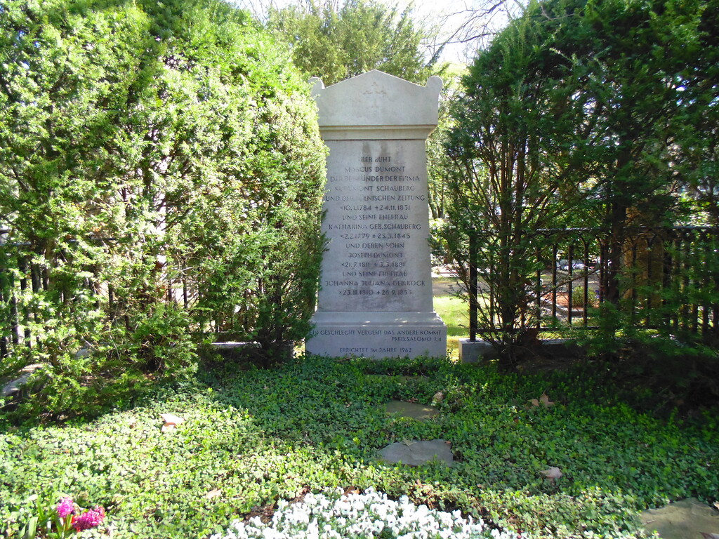 Die Grabstätte von Teilen der Familie Du Mont auf dem Kölner Friedhof Melaten (2020).