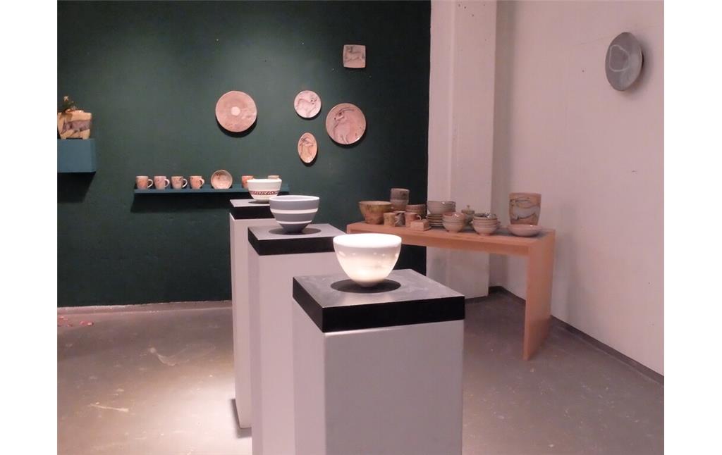 Ausstellungsraum der Keramikgruppe Grenzhausen in den ehemaligen Gebäuden der Manufaktur Merkelbach (2020)