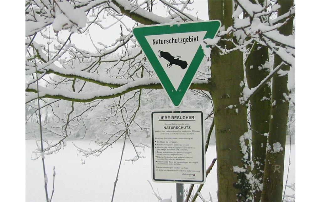 Hinweisschilder zum Naturschutzgebiet an der Abtei Heisterbach