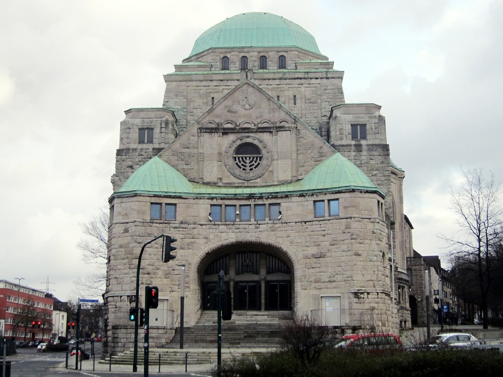 Die Alte Synagoge Essen, Ansicht von der L448 / Schützenbahn aus (2014).