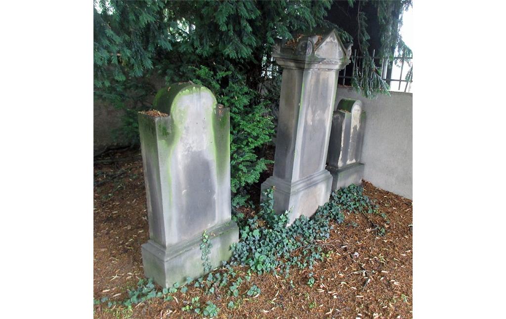 Grabsteine auf dem jüdischen Friedhof Königswinter in der Clemens-August-Straße (2018).