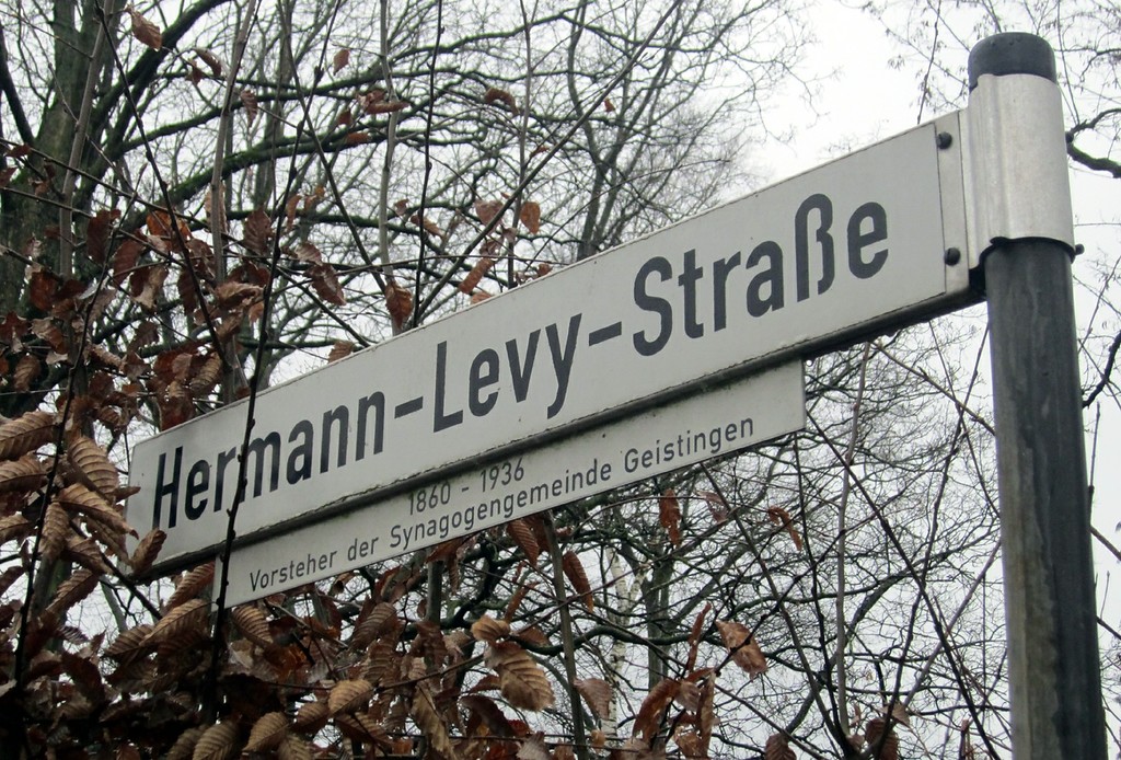 Straßenschild am jüdischen Friedhof Hermann-Levy-Straße in Hennef-Geistingen (2013)