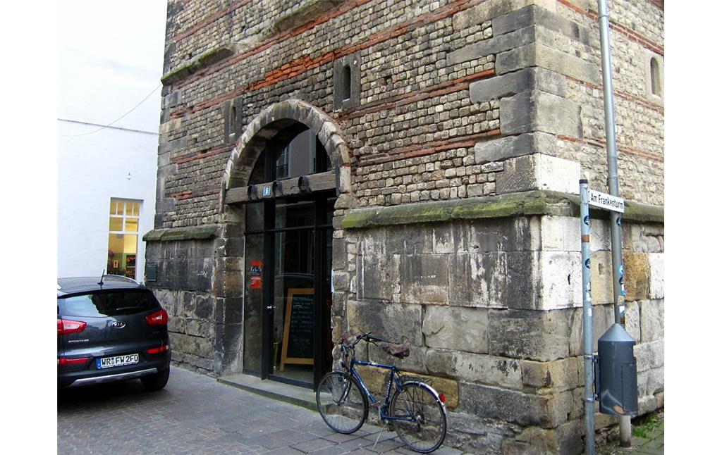 Heutiger Eingang im Erdgeschoss des mittelalterlichen Wohnturms "Frankenturm" in der Trierer Dietrichstraße (2013)