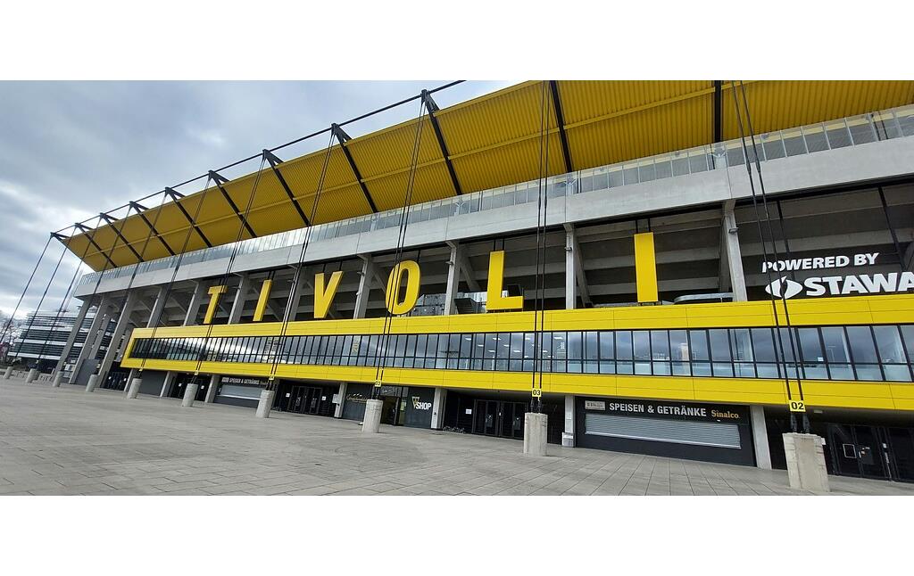 Fassade des 2009 eröffneten Stadions "Tivoli" in Aachen (2021), Nachfolgebau des 2011/12 abgerissenen alten Tivolistadions.