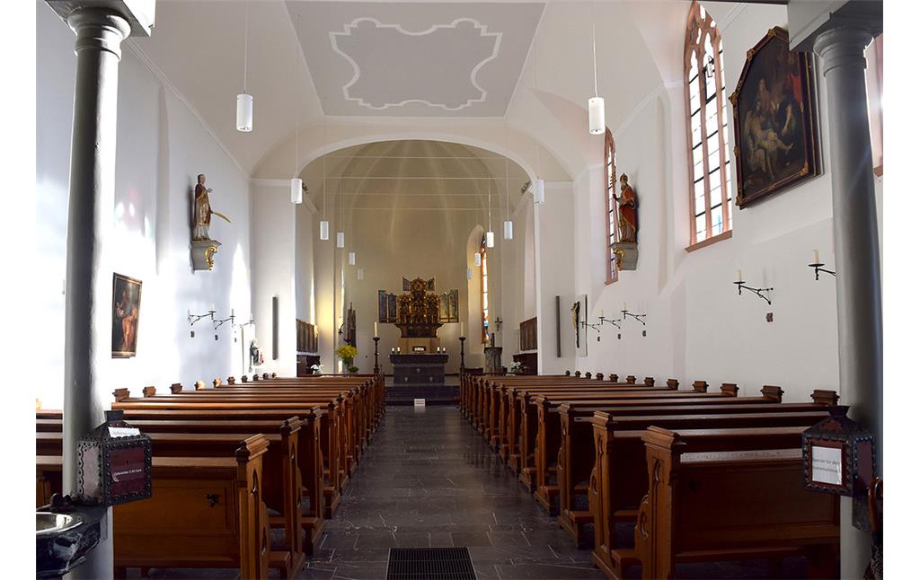 Zülpich-Bürvenich, Pfarrkirche St. Stephani Auffindung. Innenaufnahme des Kirchenraums (2016)