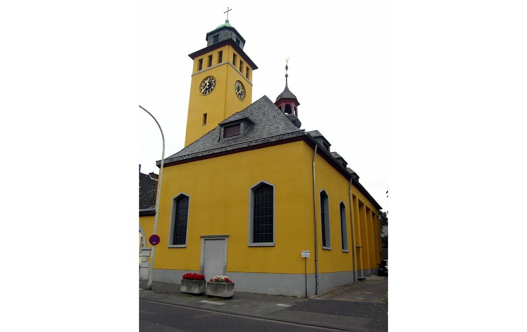 Die evangelische Kirche in Frechen aus Blickrichtung der Hauptstraße(2013).