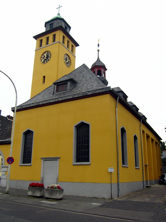 Die evangelische Kirche in Frechen aus Blickrichtung der Hauptstraße(2013).