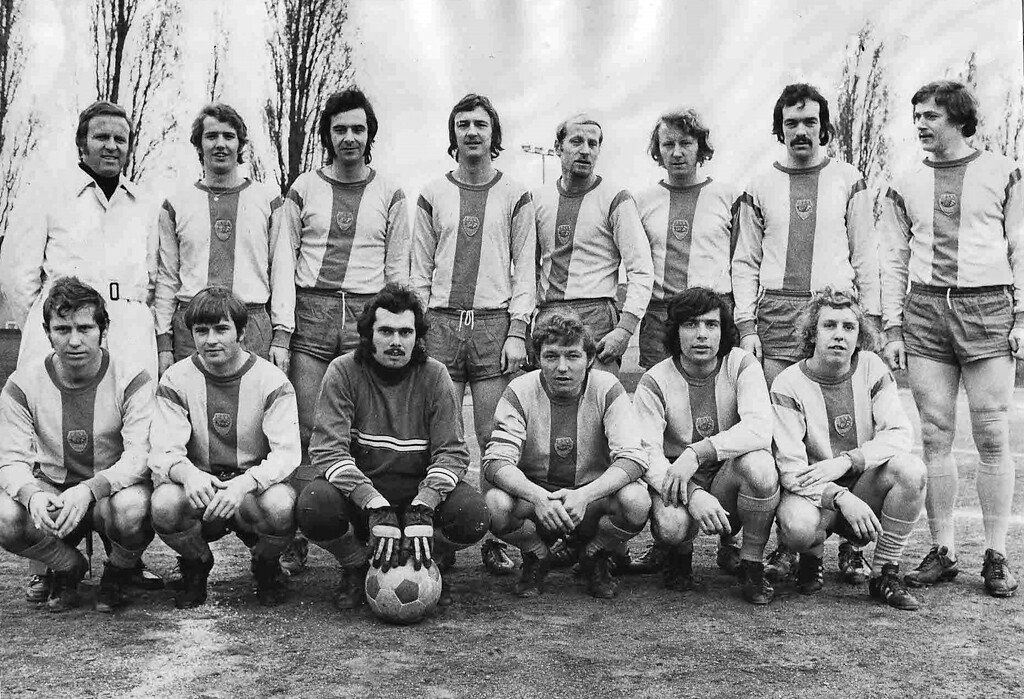 Die deutsche Mannschaft vor einem Fußballspiel des internationalen Postsport-Turniers "Four Capitals Cup" im Poststadion Bonn (1970/71).