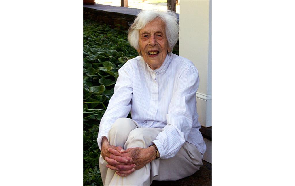 Die deutsche Widerstandskämpferin gegen den Nationalsozialismus, Schriftstellerin und Juristin Freya Gräfin von Moltke (1911-2010) im Jahr 2009.