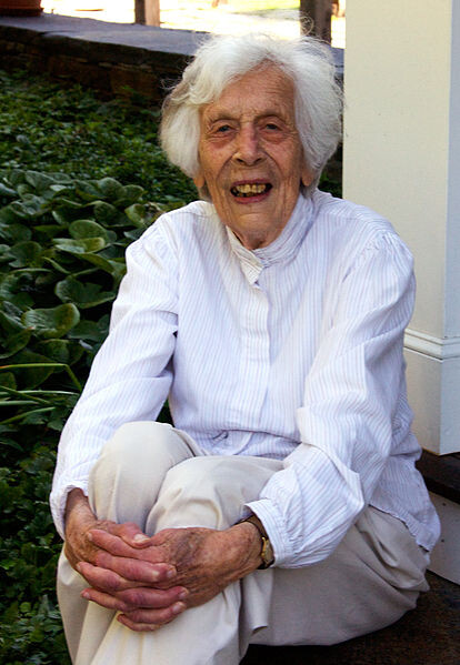 Die deutsche Widerstandskämpferin gegen den Nationalsozialismus, Schriftstellerin und Juristin Freya Gräfin von Moltke (1911-2010) im Jahr 2009.